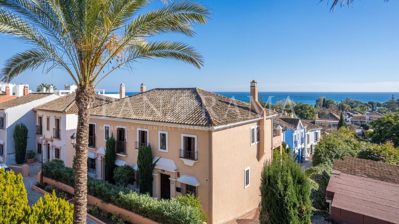 Corner semi-detached villa in an ideal location in the heart of the Golden Mile