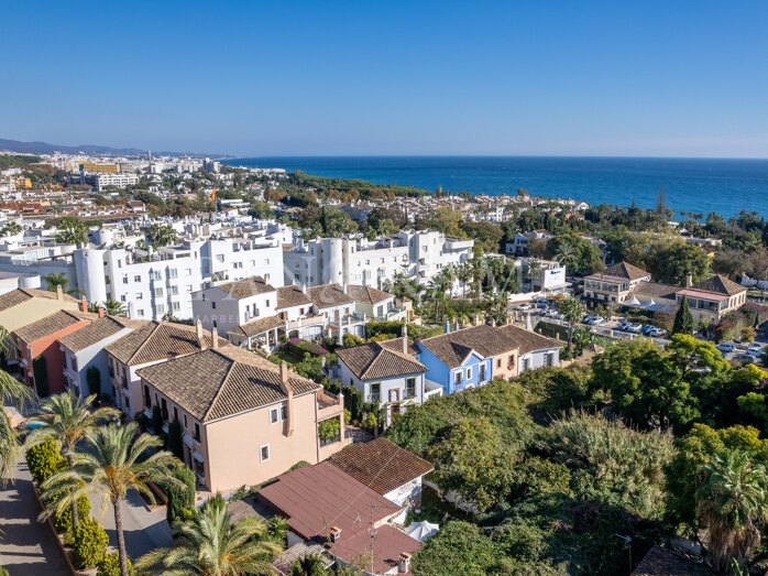 Corner semi-detached villa in an ideal location in the heart of the Golden Mile