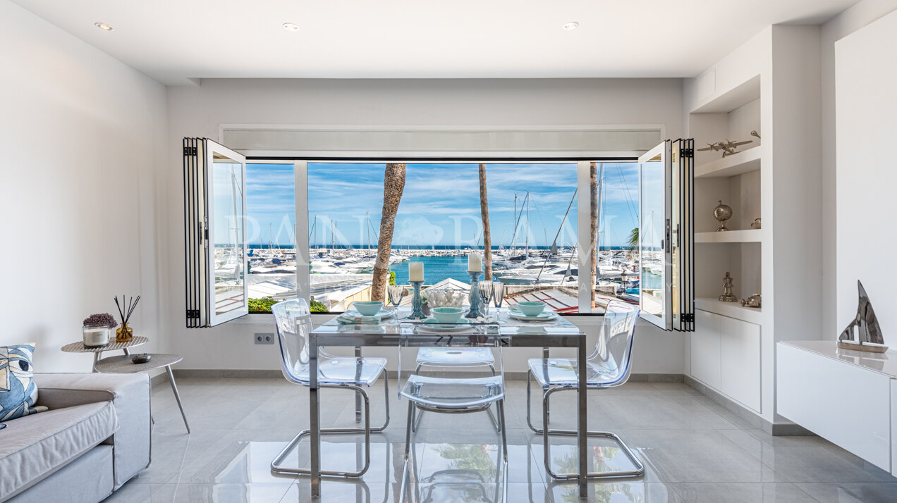 Modern apartment with spectacular views on the first line to the marina of Puerto Banús