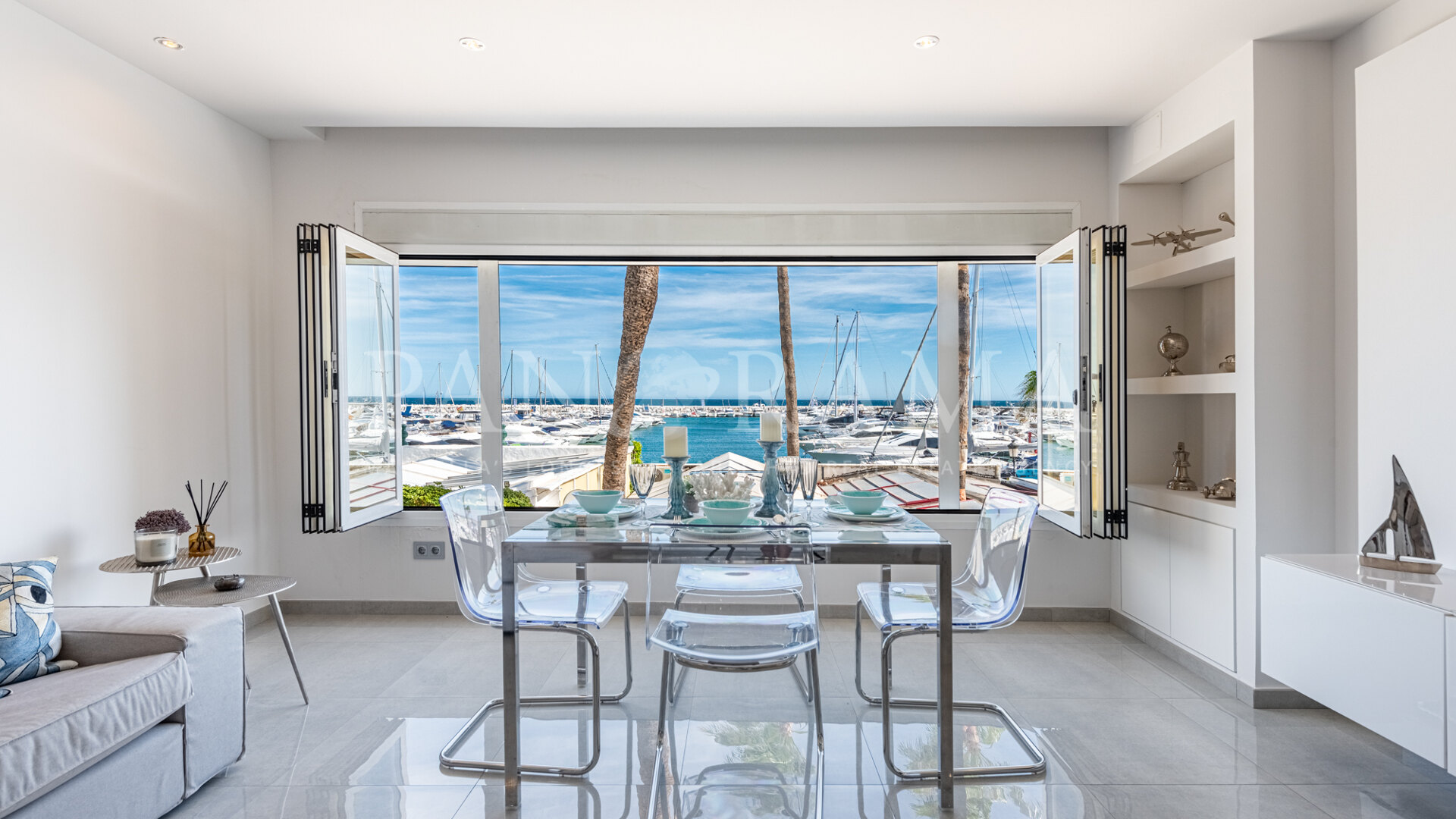 Modernes Apartment mit spektakulärem Blick in erster Linie auf den Yachthafen von Puerto Banús