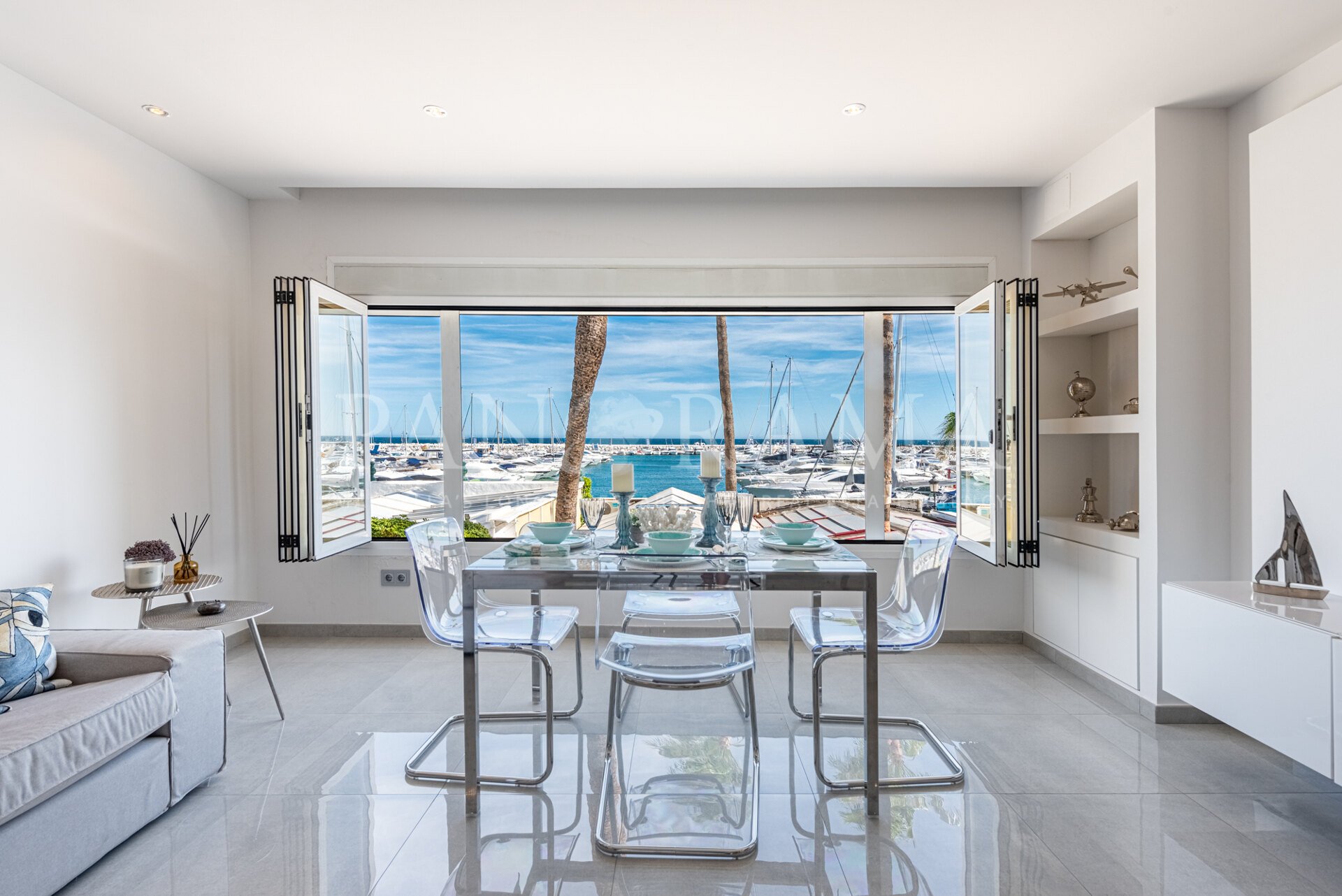 Modernes Apartment mit spektakulärem Blick in erster Linie auf den Yachthafen von Puerto Banús