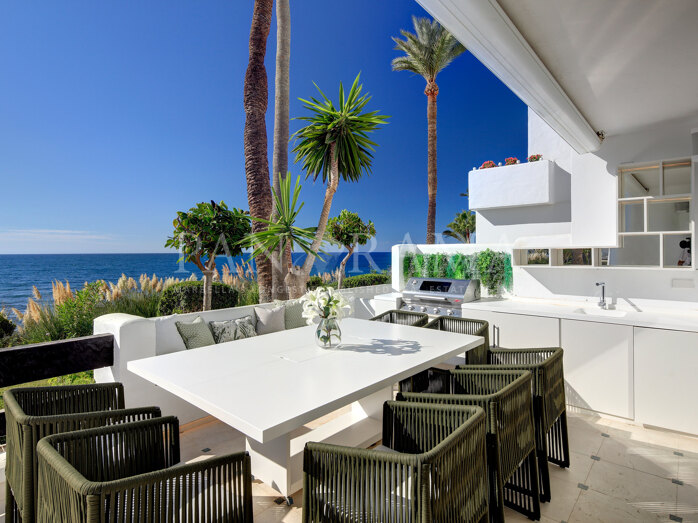 Appartement de luxe en bord de mer avec jardin et vues fabuleuses à Marina Puente Romano