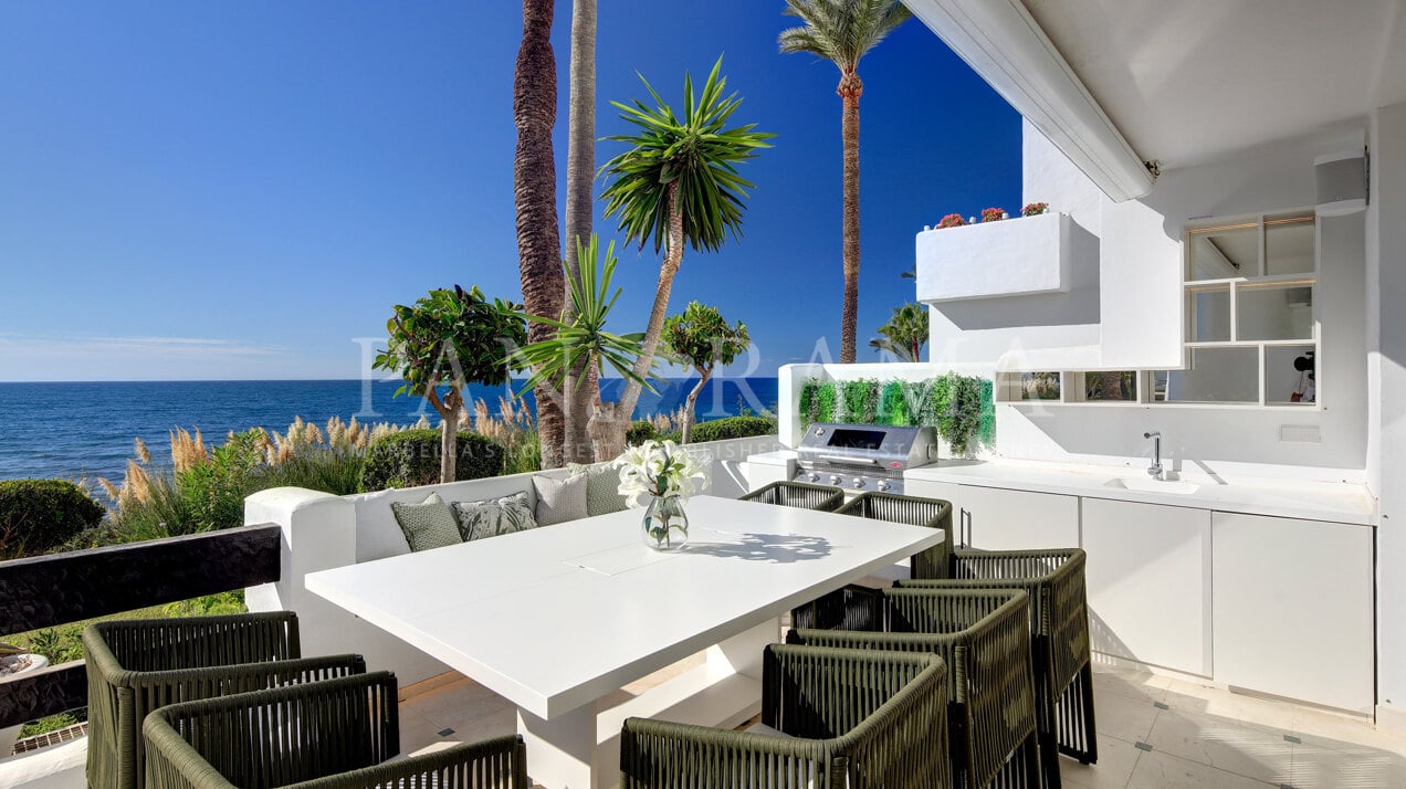 Luxe tuinappartement aan het strand met prachtige uitzichten in Marina Puente Romano