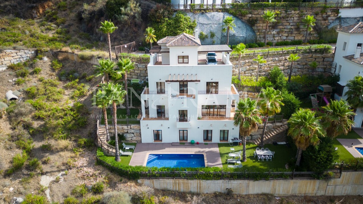 Villa binnen de exclusieve gated community van Benahavis Hills Country Club