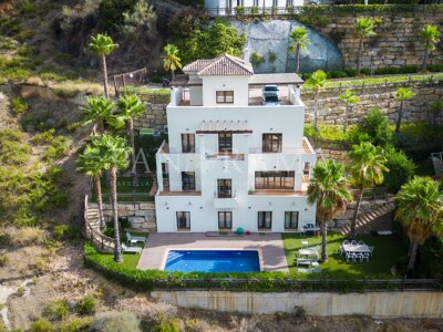 Preciosa villa dentro de la exclusiva comunidad cerrada de Benahavis Hills Country Club