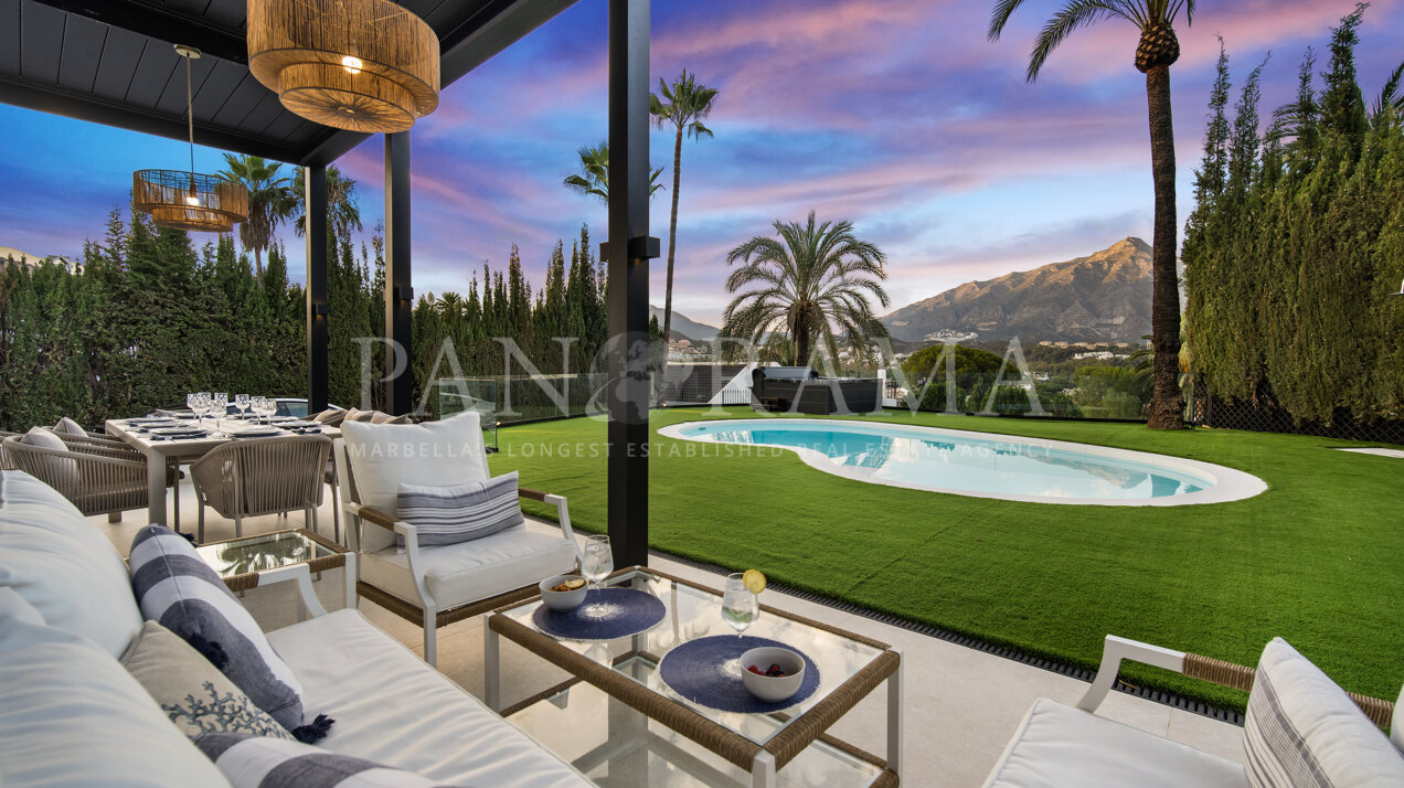 Stunning modern family villa in the prestigious heart of Las Brisas