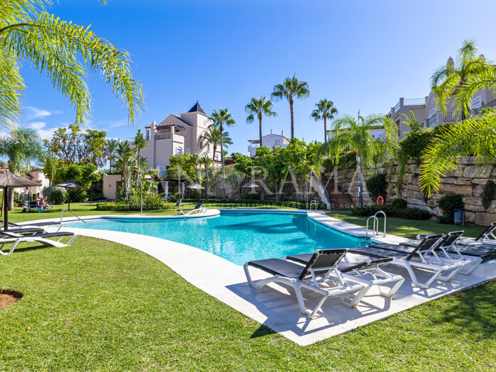 Spacious townhouse with private garden in Paraiso Hills, Estepona East