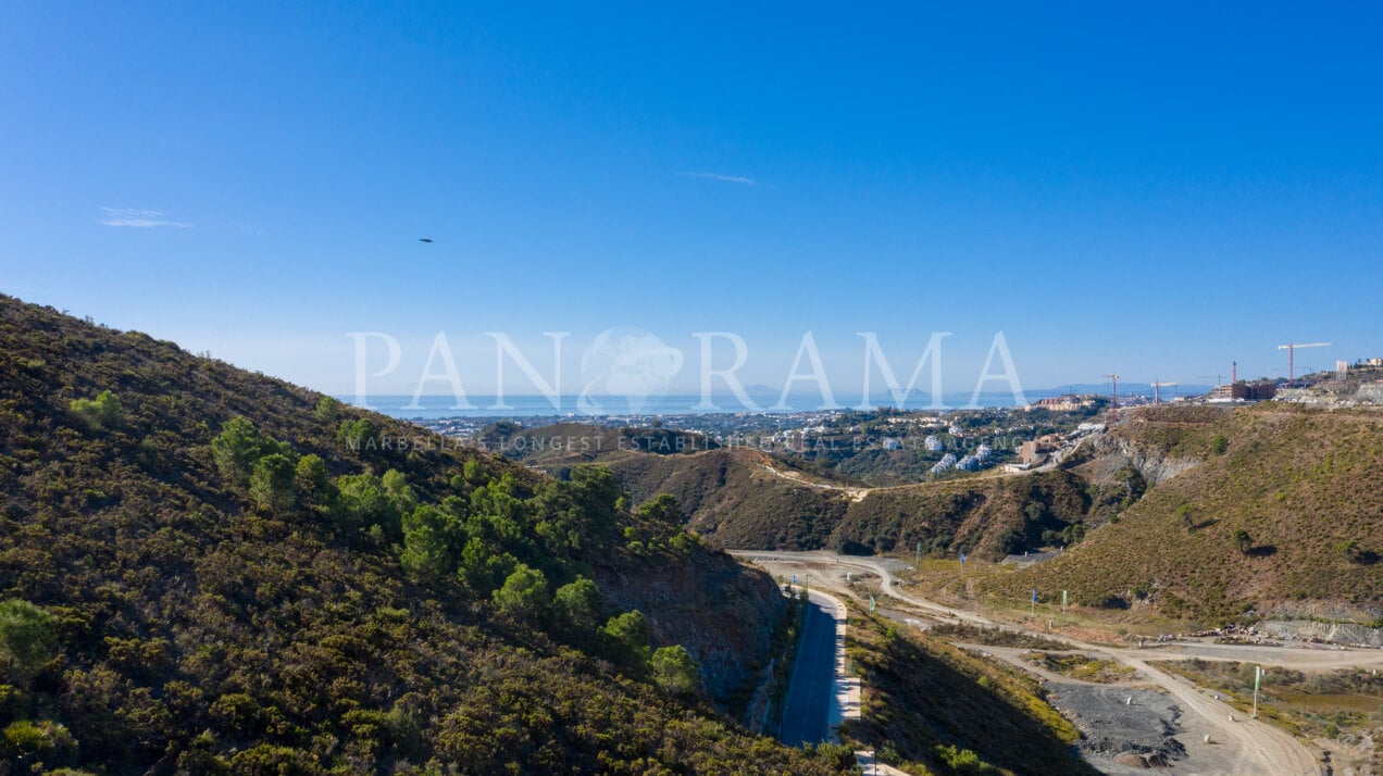 Plots with panoramic views of the sea and mountains in La Quinta