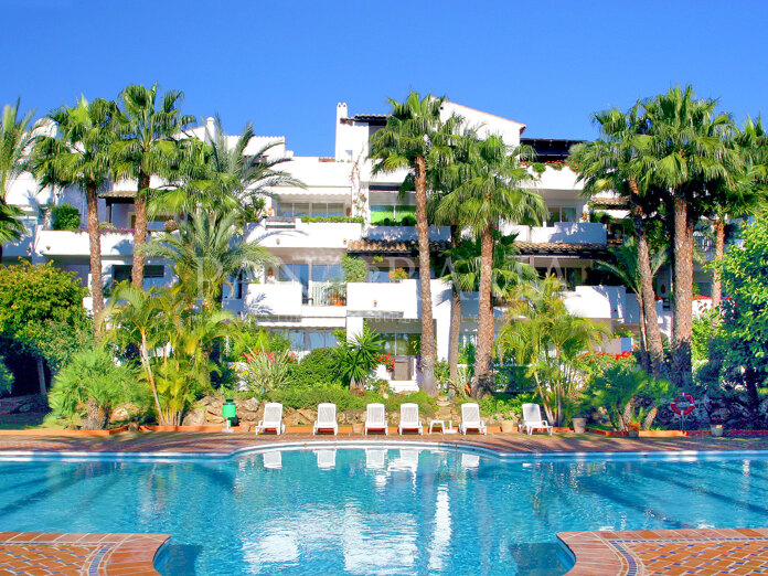 Exquisite modern apartment in Marina Puente Romano – A rare gem on Marbella’s Golden Mile