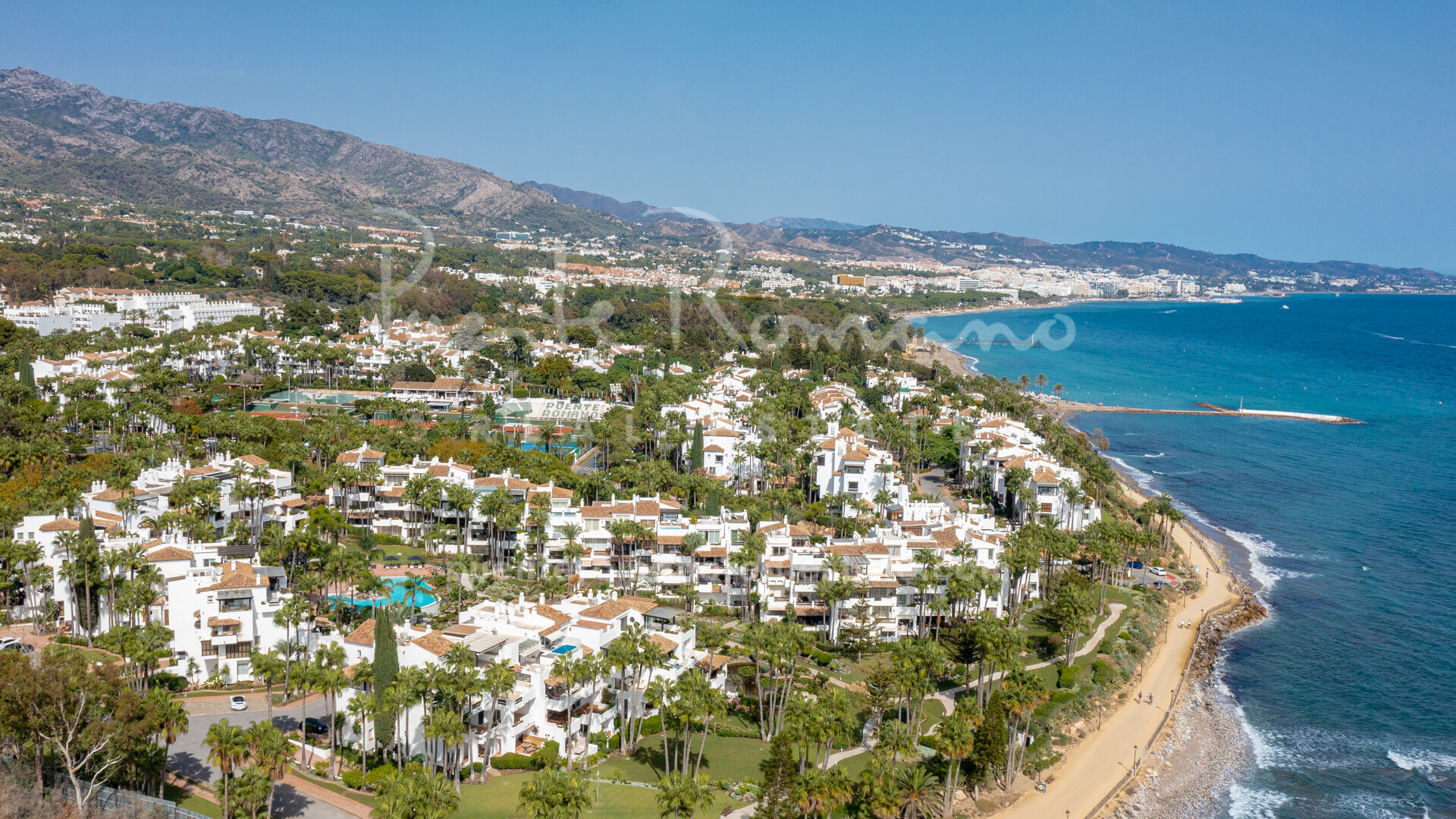 Exclusivo apartamento junto a la playa en el Jardín Japonés de Marina Puente Romano