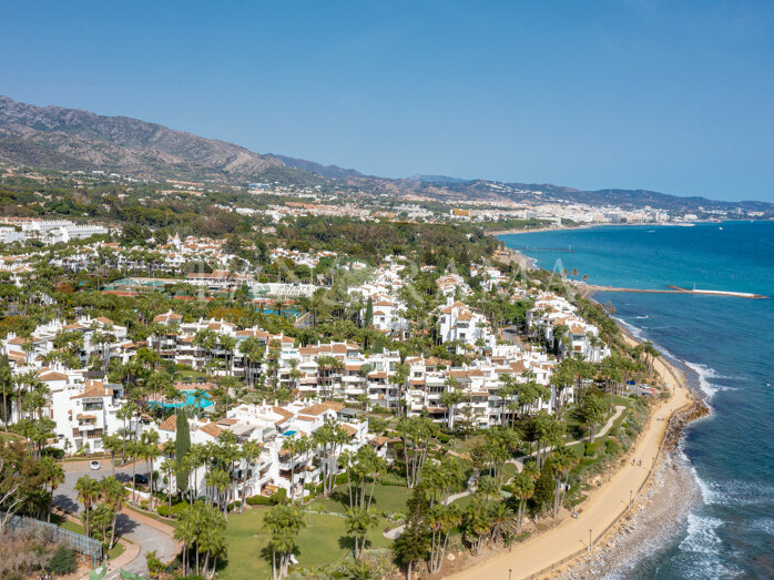 Exclusive beachside apartment in the Japanese Gardens of Marina Puente Romano