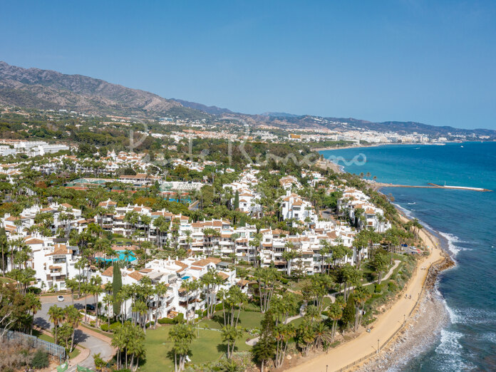 Exclusive beachside apartment in the Japanese Gardens of Marina Puente Romano