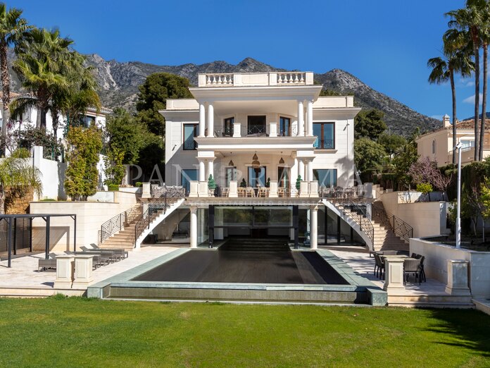 Villa Milas een indrukwekkende woning in Sierra Blanca, een van de meest exclusieve gebieden van de Golden Mile van Marbella