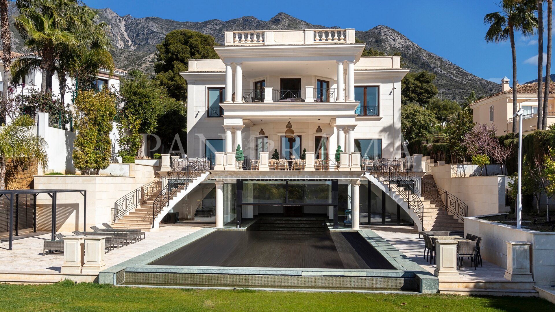 Villa Milas een indrukwekkende woning in Sierra Blanca, een van de meest exclusieve gebieden van de Golden Mile van Marbella