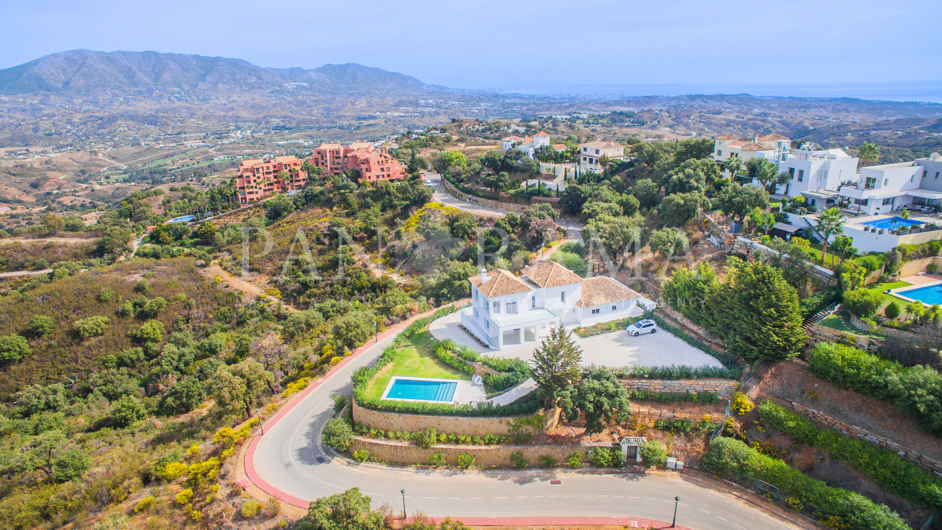 Villa recientemente reformada con vistas panorámicas en una gran parcela