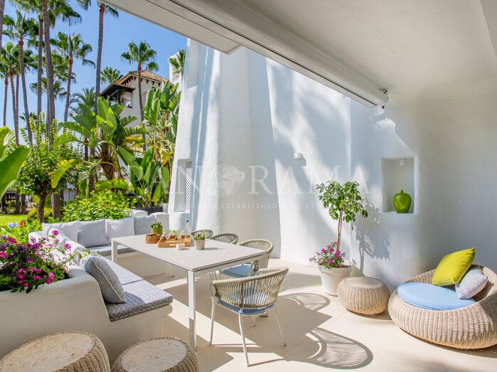Appartement rénové en rez-de-chaussée dans les Persian Gardens de Marina Puente Romano