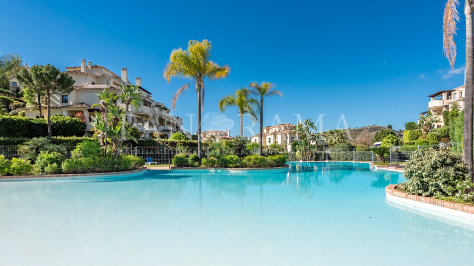 Golf-Frontline-Duplex-Penthouse-Wohnung in Capanes del Golf