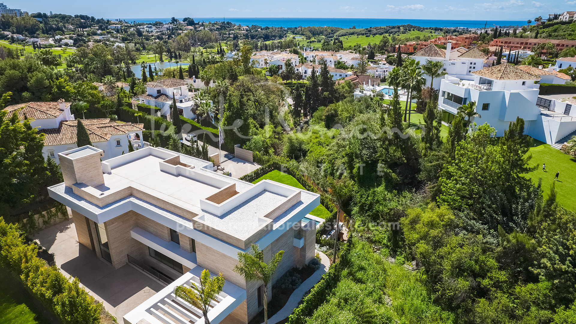 Fabulosa villa a estrenar en El Paraíso actualmente en construcción: Entrega prevista: 2T 2024