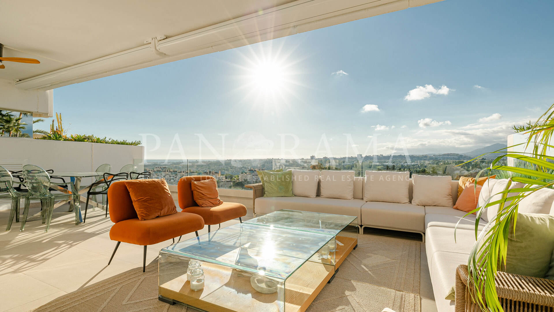 Fabelhafte Wohnung mit wunderschönem Meer- und Bergblick in Las Lomas de Marbella Club