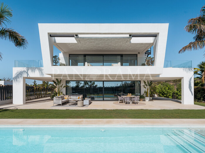 Luxurious modern villa in a private gated community in Lomas del Virrey