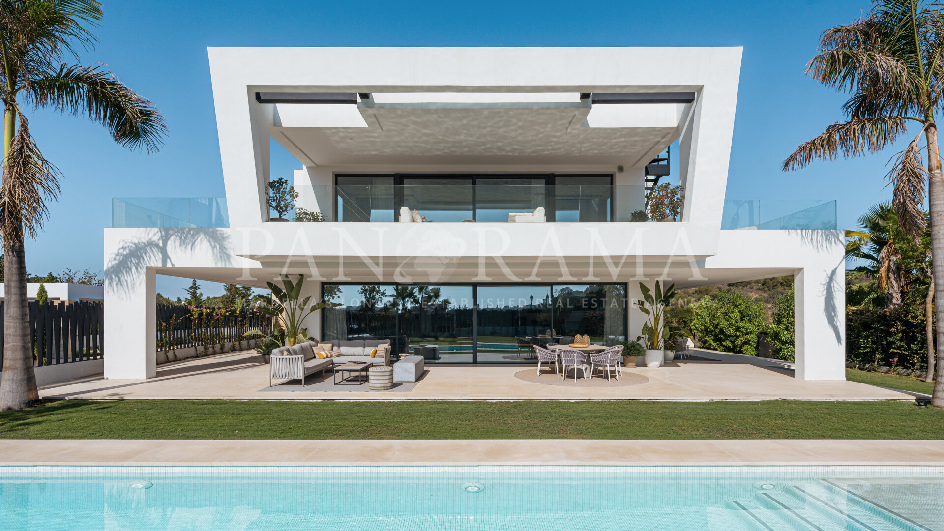 Luxurious modern villa in a private gated community in Lomas del Virrey