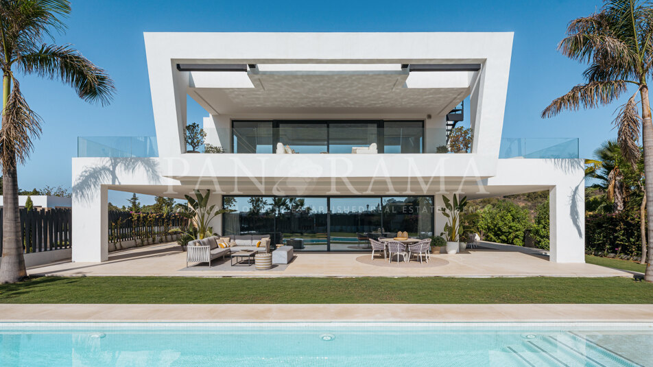 Luxurious modern villa in a private gated community in Lomas del Virrey on Marbella's Golden Mile