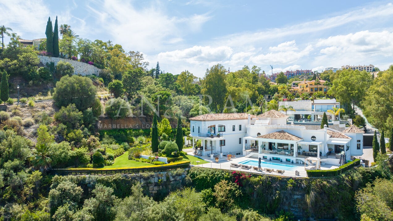 Villa avec un grand terrain à El Herrojo Alto, La Quinta