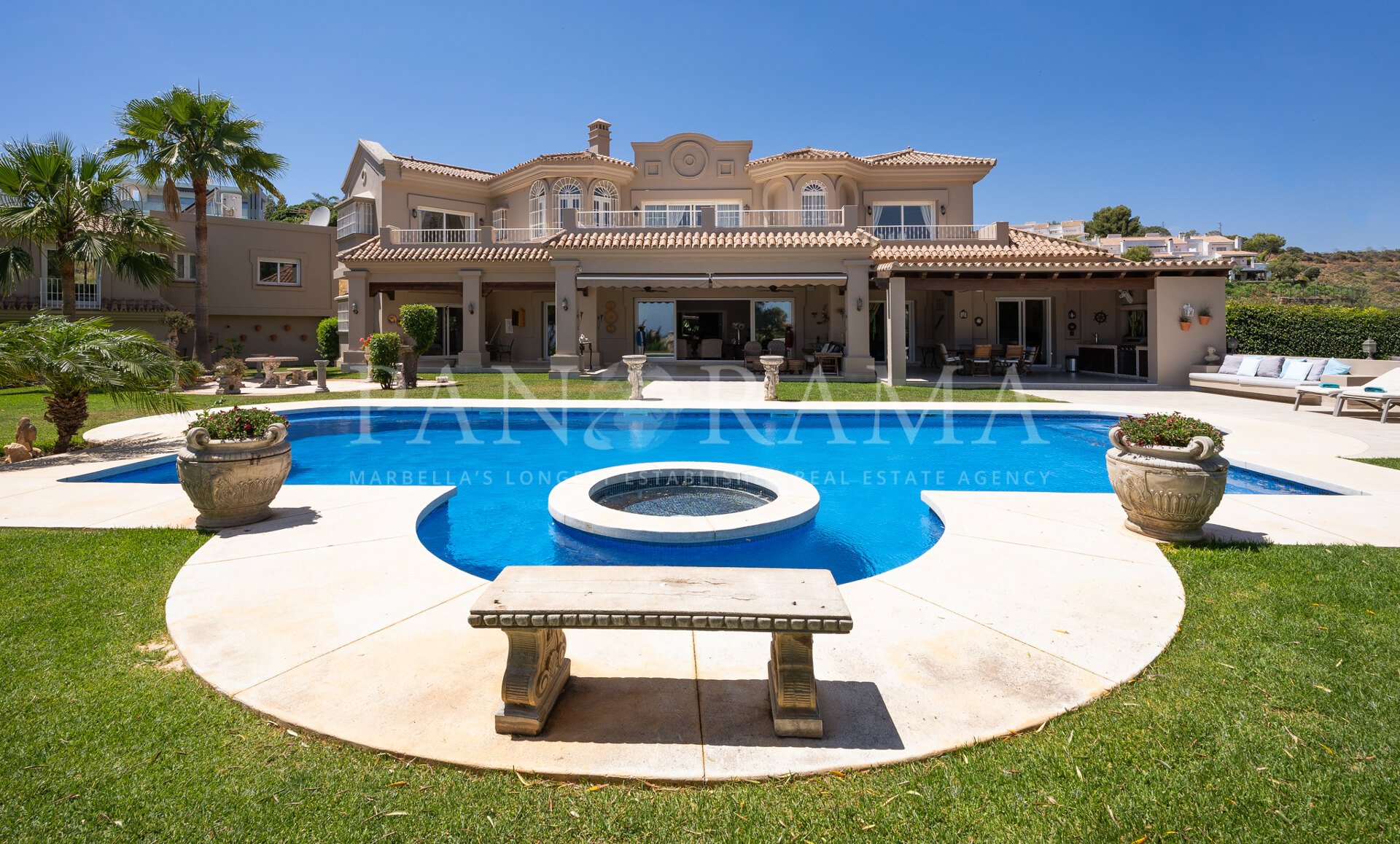 Villa traditionnelle à Nueva Andalucía avec jardin mature