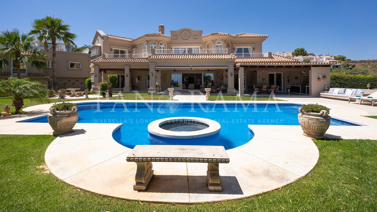 Villa traditionnelle à Nueva Andalucía avec jardin mature