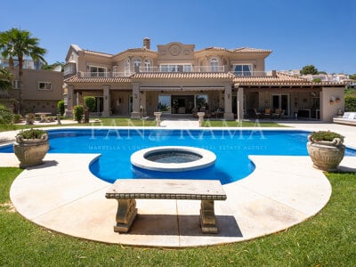 Traditional villa in Nueva Andalucía with mature garden