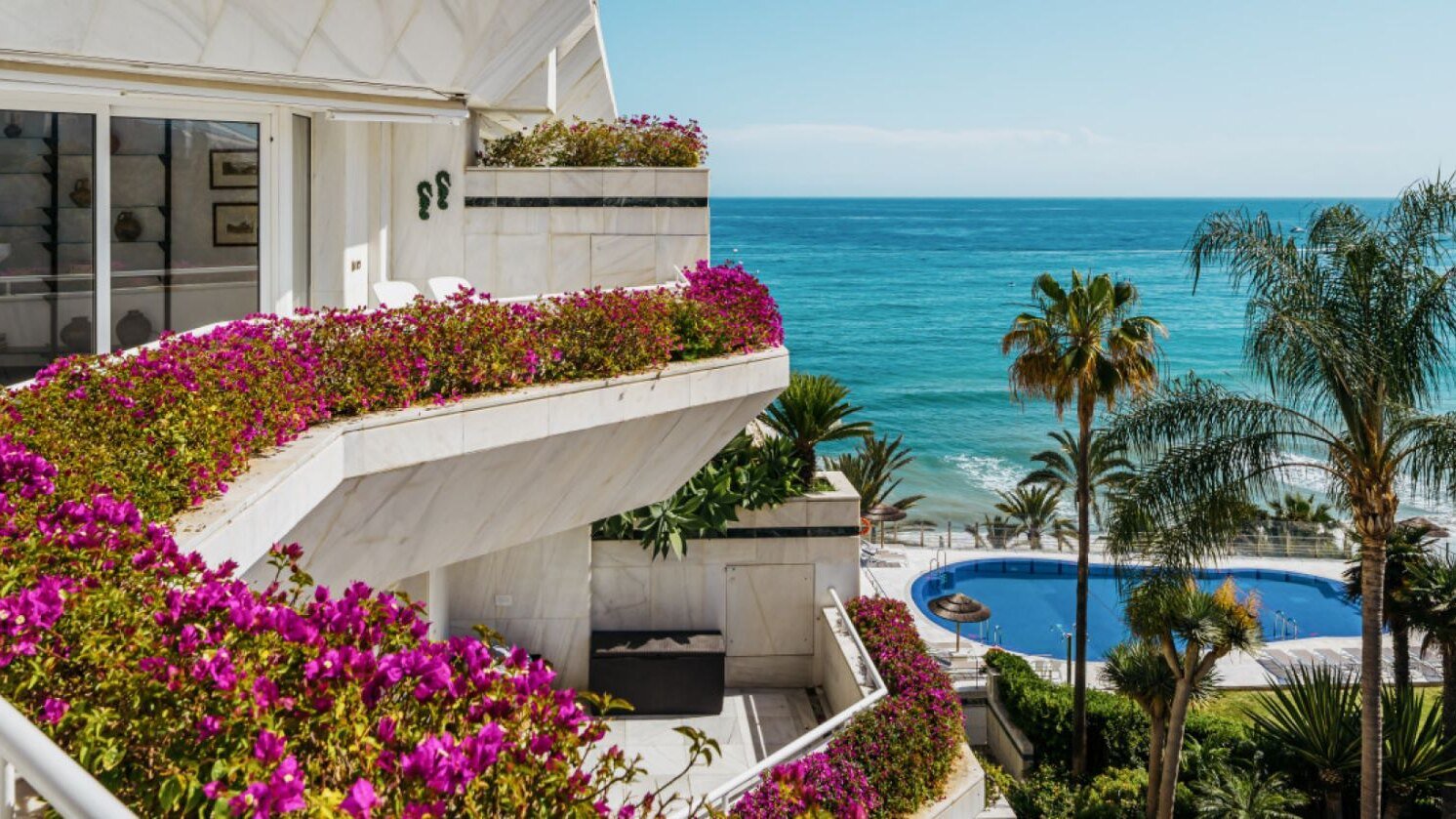 Front ligne plage appartement luxueux avec vue mer à couper le souffle