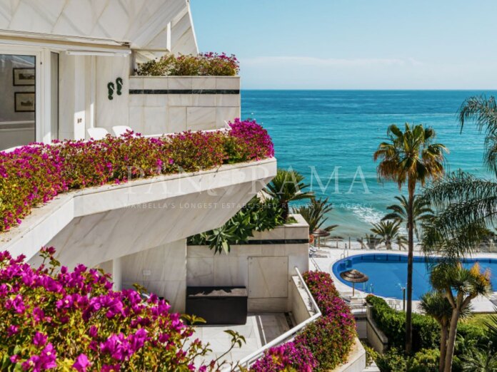 Front ligne plage appartement luxueux avec vue mer à couper le souffle