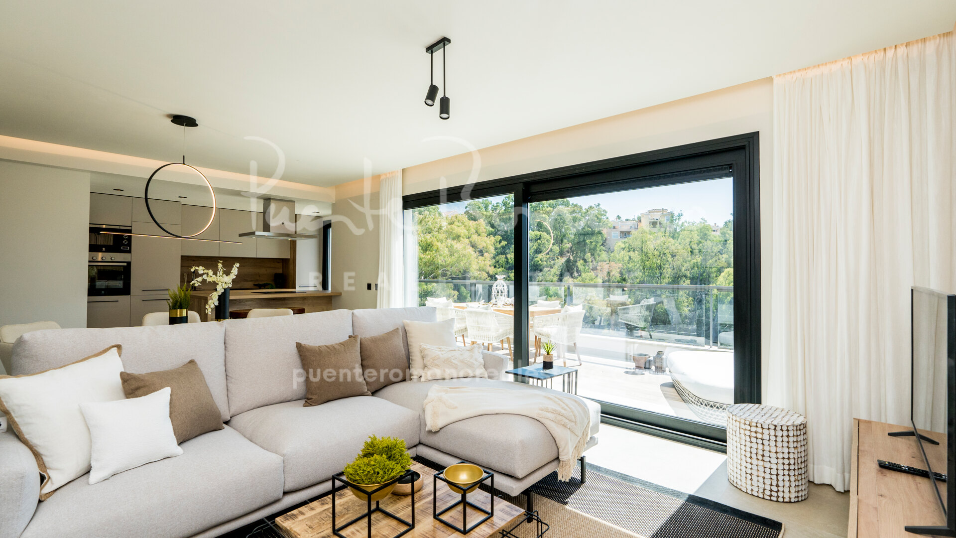 New apartment with sea and lake views in Marbella Lake
