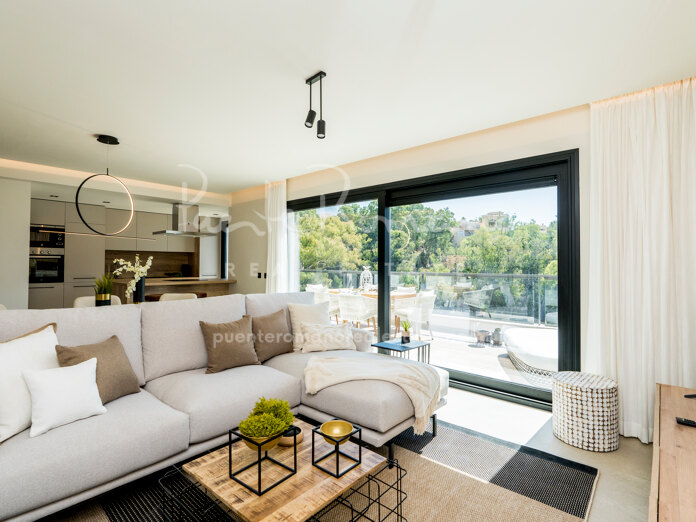 New apartment with sea and lake views in Marbella Lake