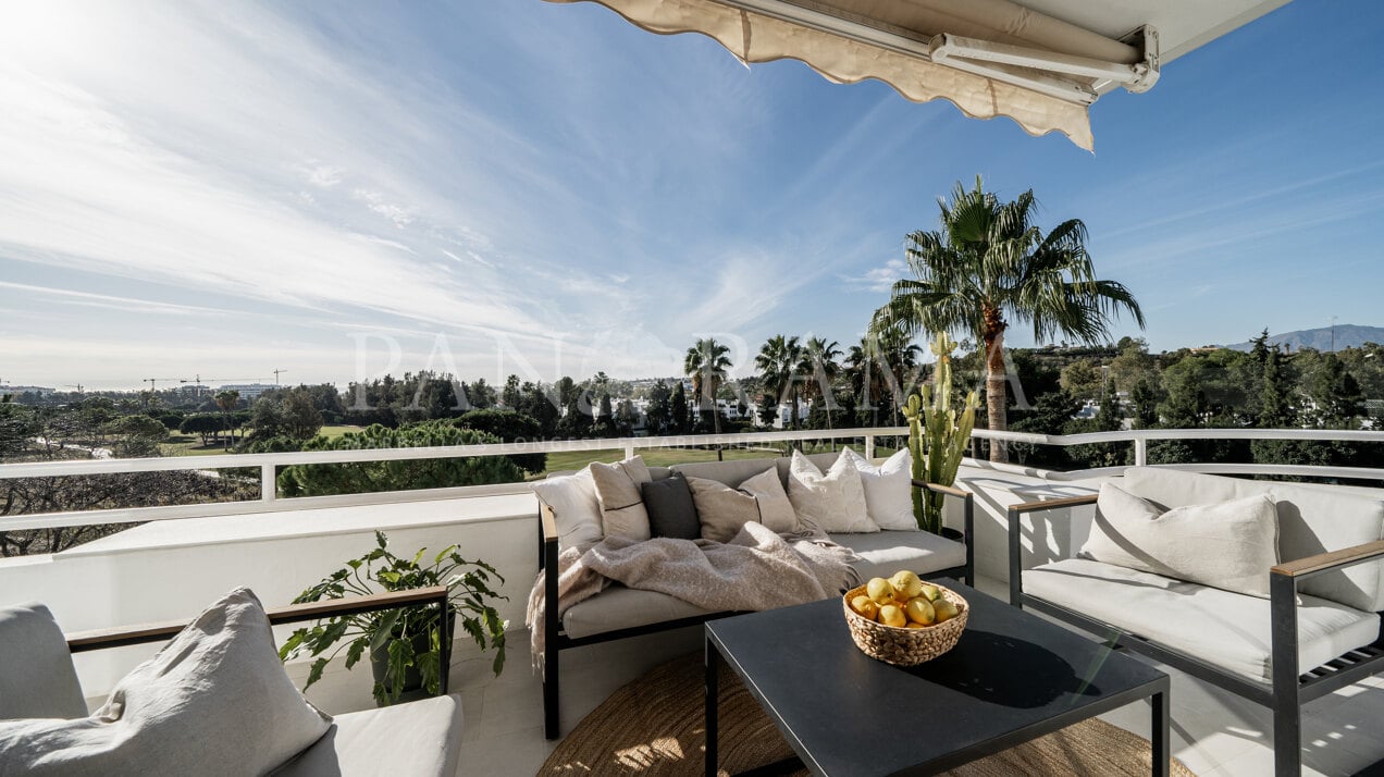 Luxe penthouse met Scandinavische stijl in Alcores del Golf