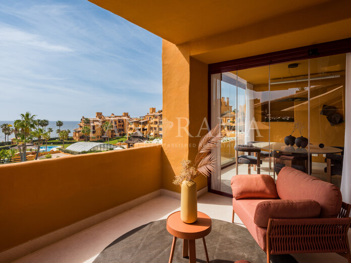 Spectacular beachfront apartment in Los Granados del Mar