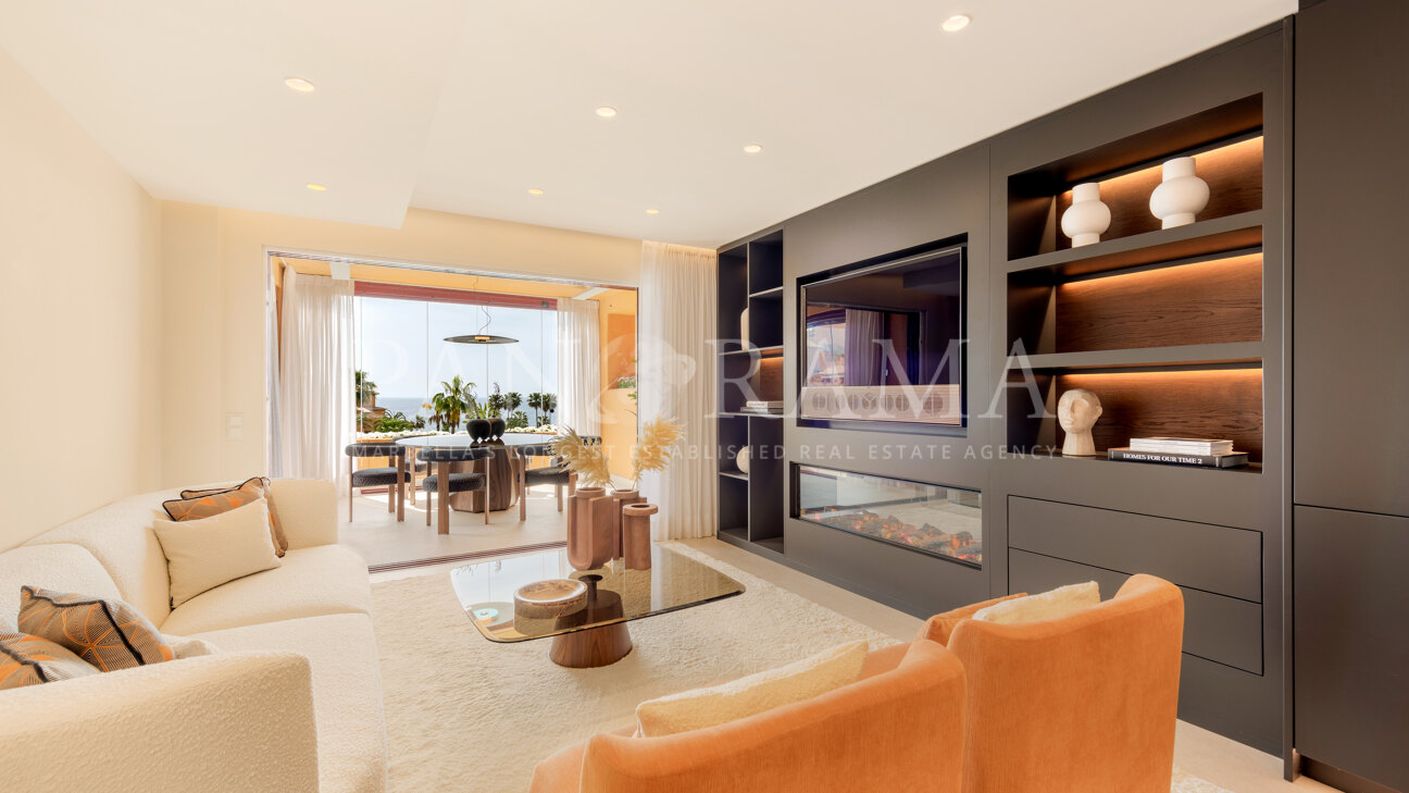 Spectacular beachfront apartment in Los Granados del Mar