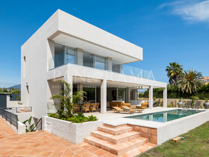 Neu erbaute Villa auf der Strandseite von San Pedro de Alcántara