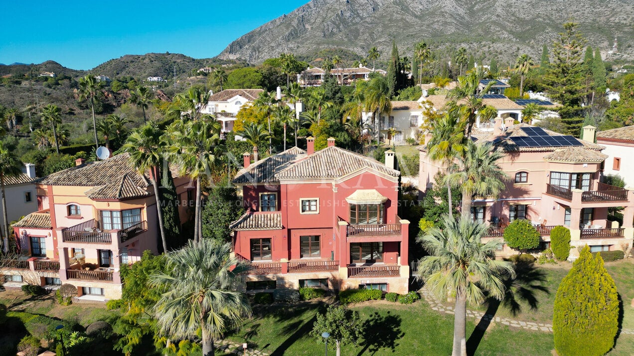 Moderne villa met traditionele stijl aan de Golden Mile