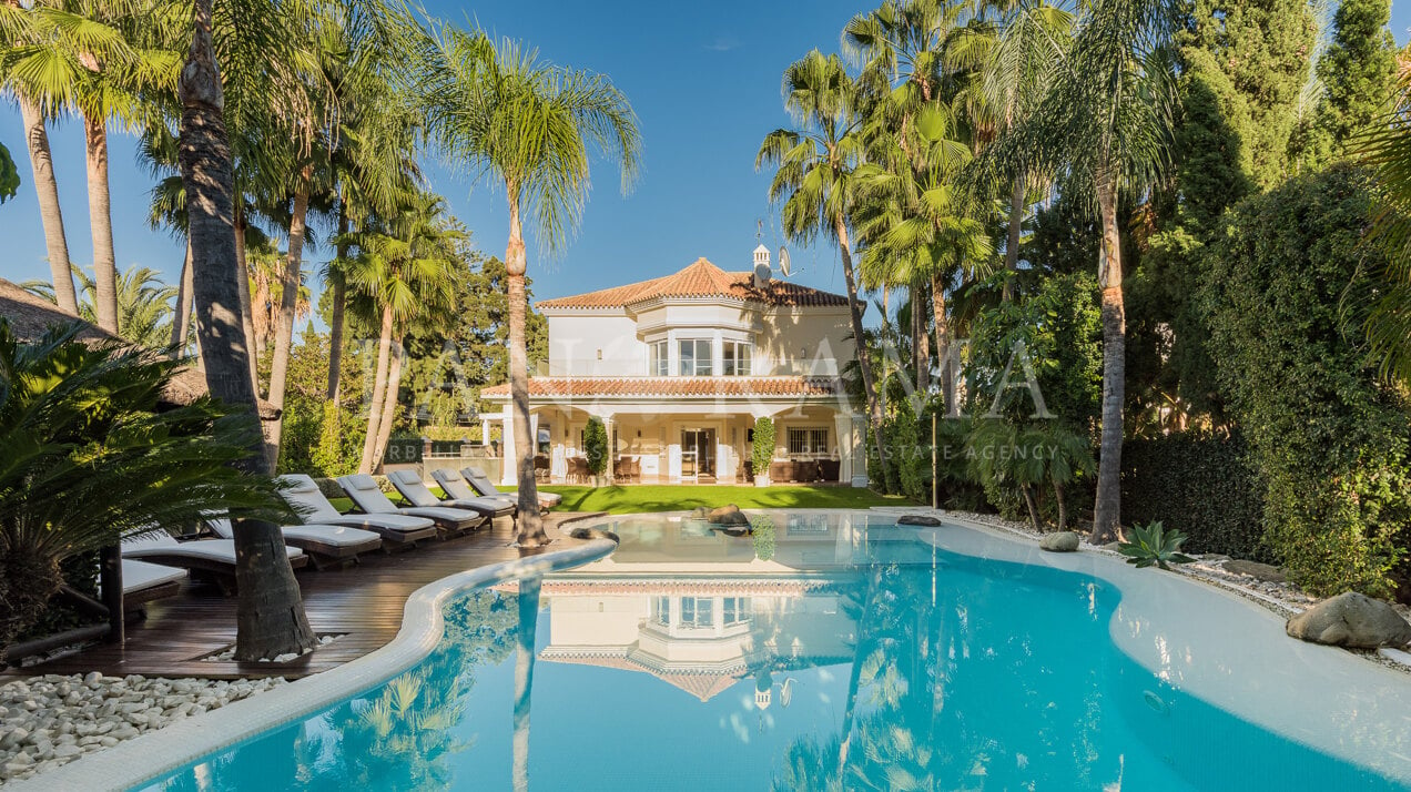 Fabuleux villa entièrement rénovée au bord de la plage à Cortijo Blanco