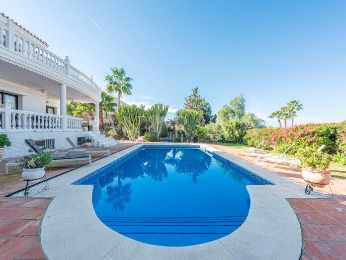 Charming Villa in Marbella East with wonderful views to the bay of Marbella