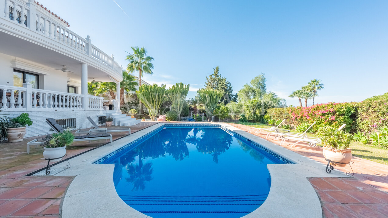 Charming Villa in Marbella East with wonderful views to the bay of Marbella