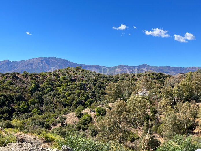 Terrain avec vue imprenable sur les montagnes