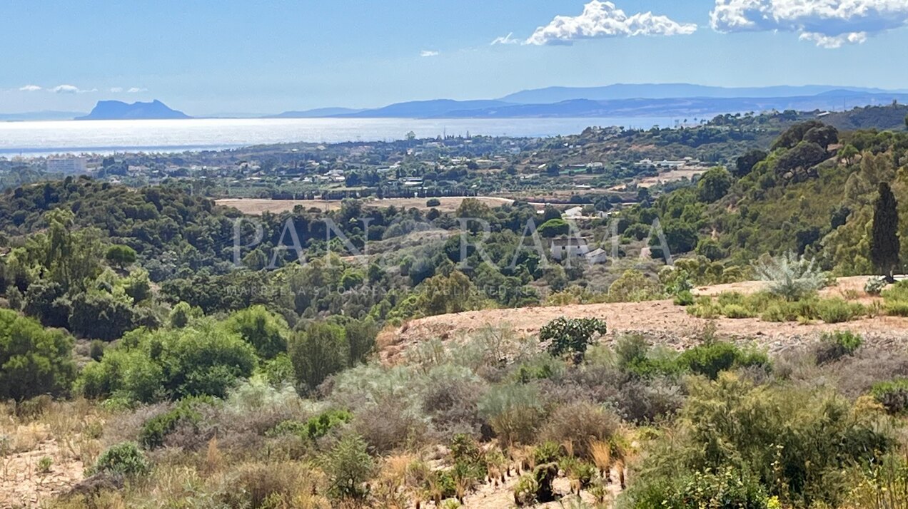 Terrain avec vue imprenable sur la mer