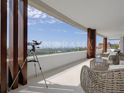 Appartement met panoramisch uitzicht op zee in Real de La Quinta, Benahavís