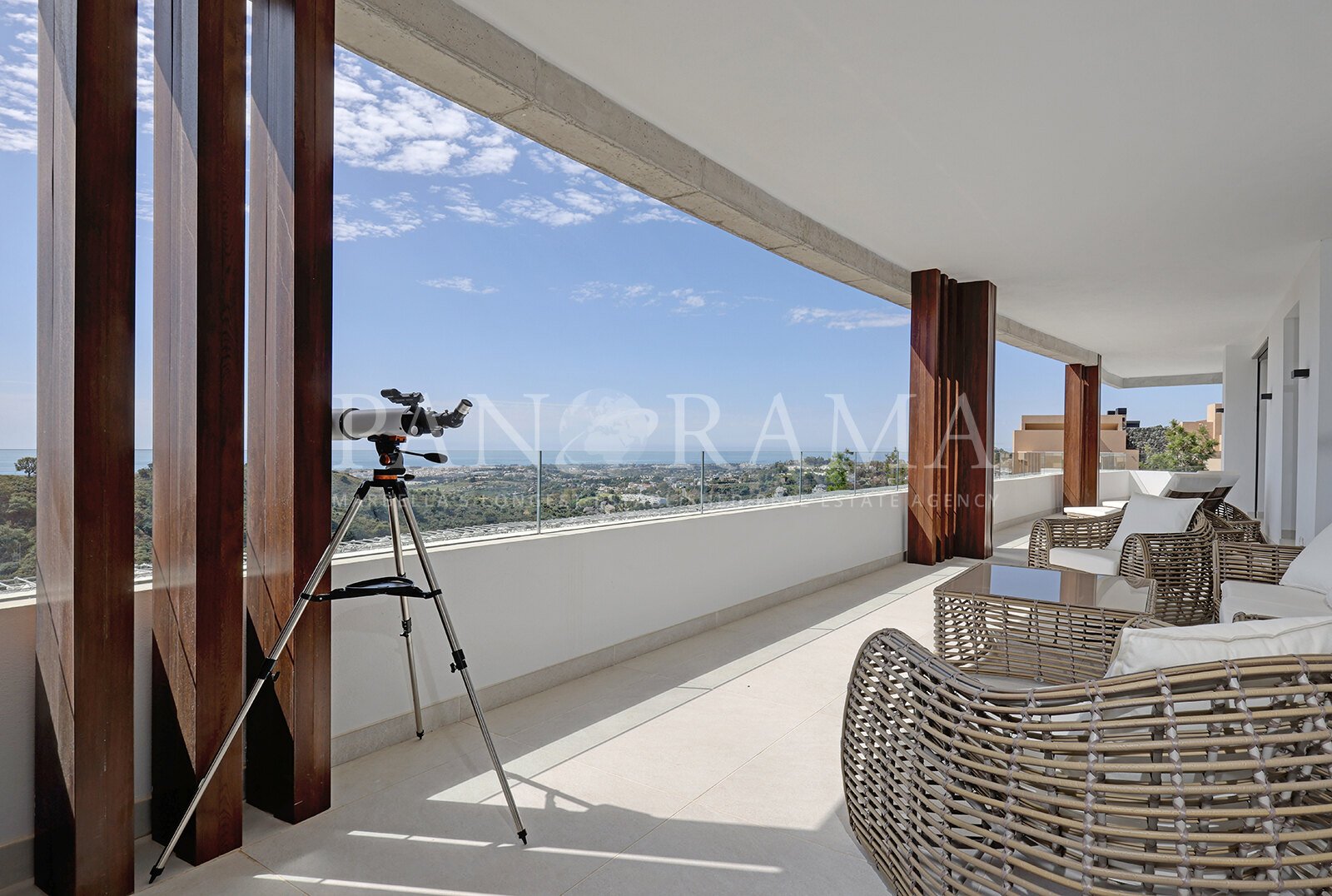 Apartment mit Panoramablick auf das Meer in Real de La Quinta, Benahavís