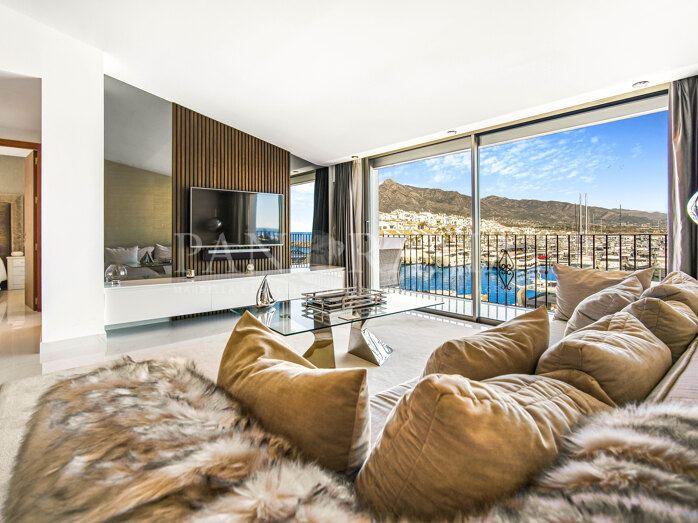 Prachtig penthouse aan de frontlinie met spectaculair uitzicht op zee en bergen in Puerto Banús