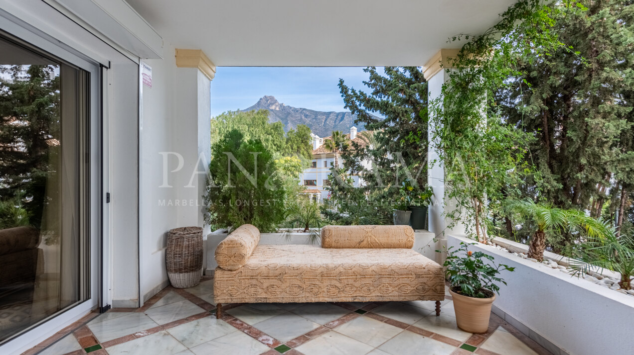 Hermoso apartamento en planta baja en Monte Paraíso cerca de Loams de Marbella Club