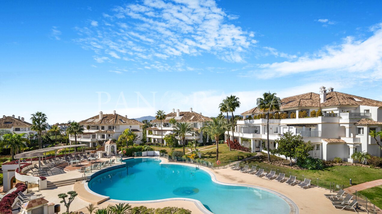 Beautifully appointed ground floor apartment in Monte Paraíso, on Marbella's Golden Mile