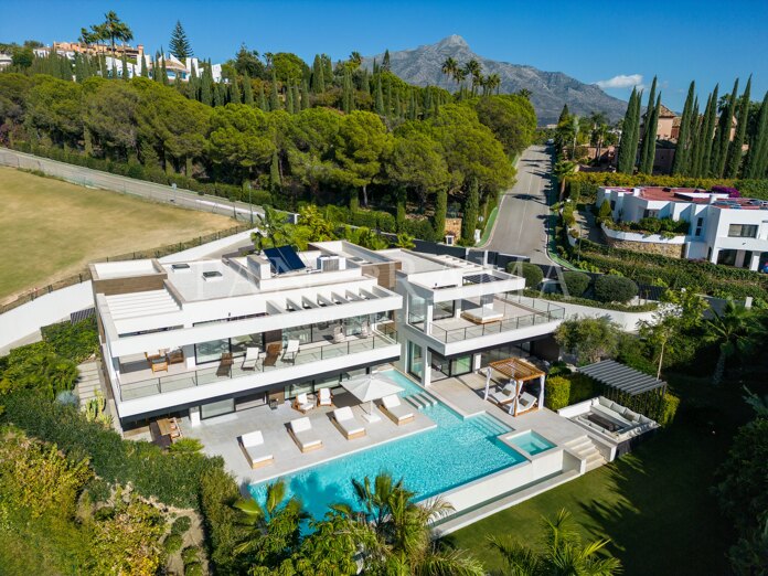 Zeitgenössische Luxusvilla in La Cerquilla, Nueva Andalucía